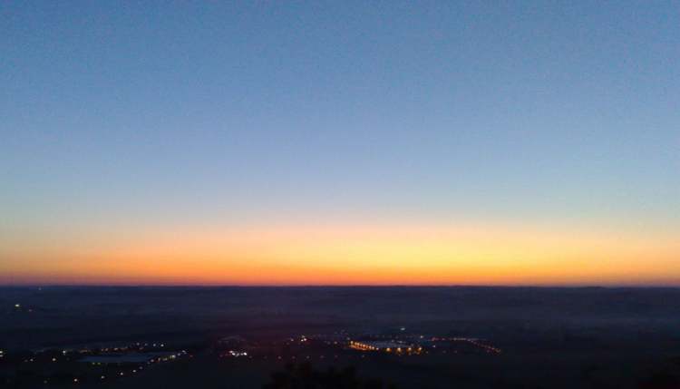 Sonnenaufgang über der Hohenloher Ebene (Bitte hier klicken um dieses Bild in seiner vollen Größe zu betrachten)