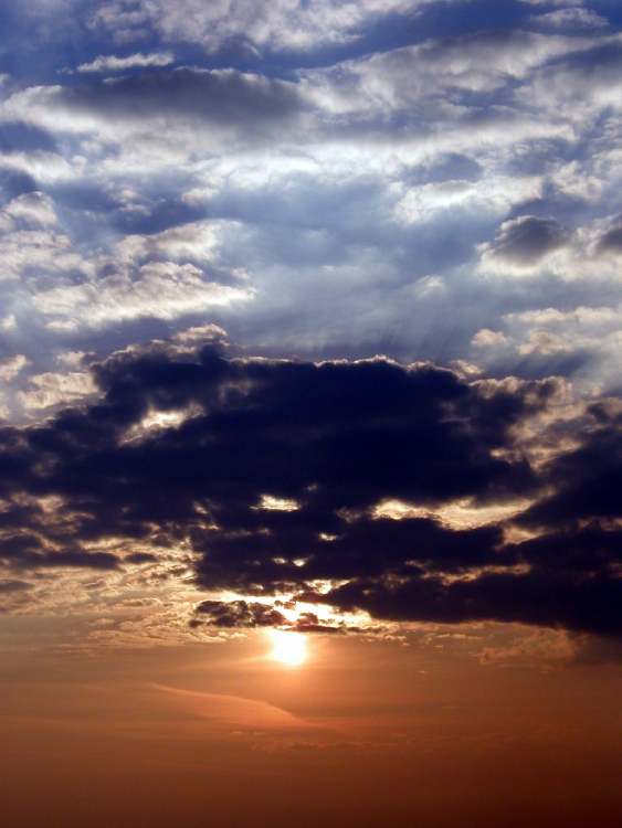 Sonnenaufgang mit herrlicher Wolkenformation (Bitte hier klicken um dieses Bild in seiner vollen Größe zu betrachten)