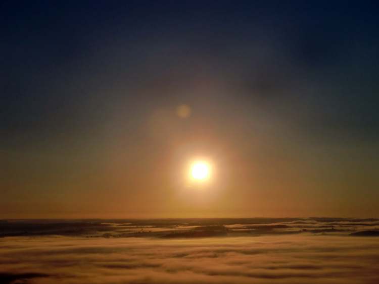 Es liegt noch Nebel über dem Land (Bitte hier klicken um dieses Bild in seiner vollen Größe zu betrachten)
