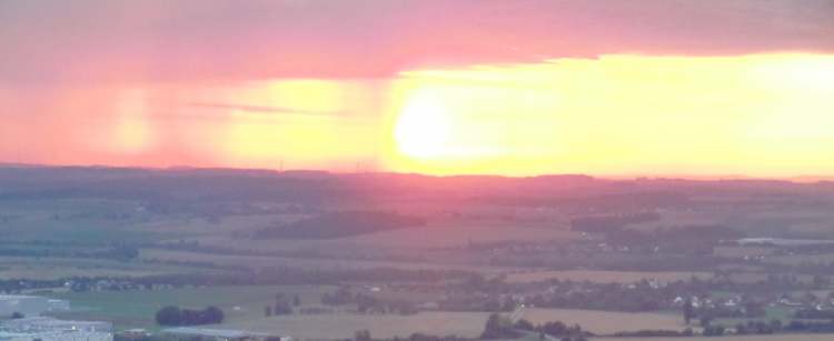 Sonnenaufgang im Hochsommer (Bitte hier klicken um dieses Bild in seiner vollen Größe zu betrachten)