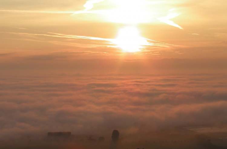 es liegt noch alles im Nebel (Bitte hier klicken um dieses Bild in seiner vollen Größe zu betrachten)