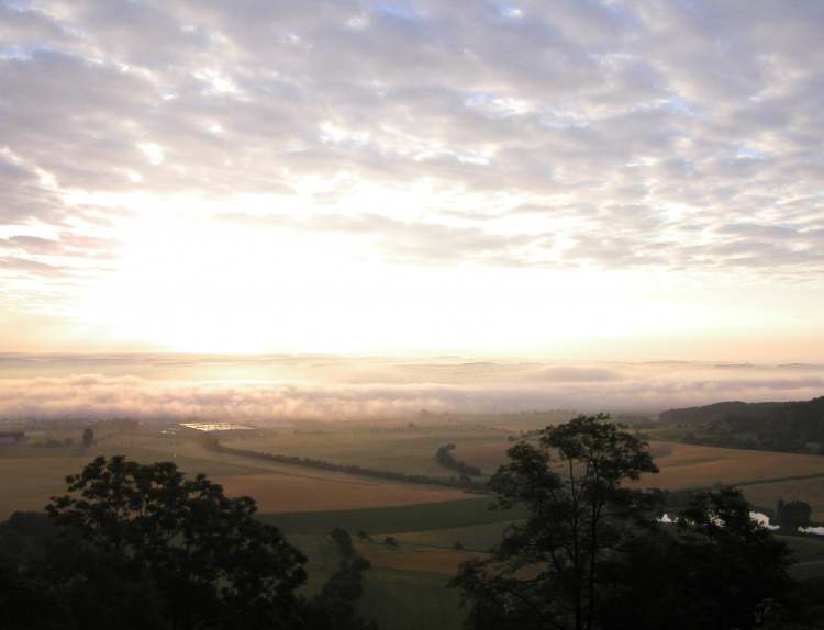 Sonnenaufgang an einem Julitag (Bitte hier klicken um dieses Bild in seiner vollen Größe zu betrachten)