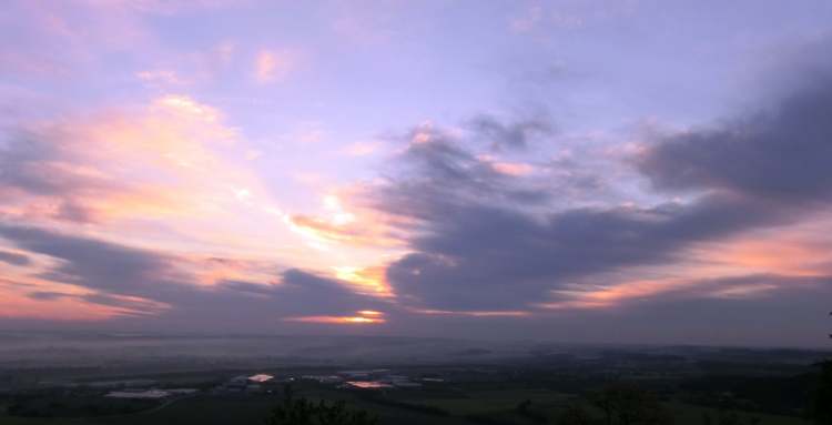 beschwingte Wolken am Morgen (Bitte hier klicken um dieses Bild in seiner vollen Größe zu betrachten)