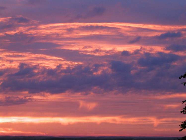 das rote Sonnenaufgangslicht des Tages (Bitte hier klicken um dieses Bild in seiner vollen Größe zu betrachten)