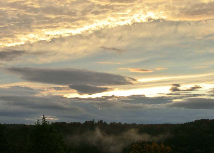 Abendwolkenhimmel (Bitte hier klicken um dieses Bild in seiner vollen Größe zu betrachten)