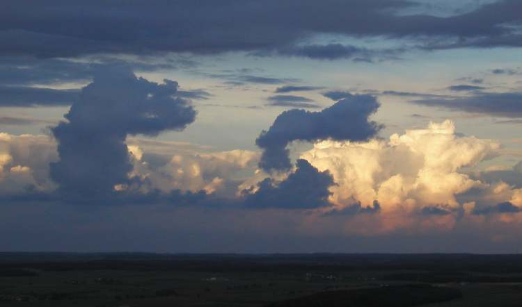 Sonnenuntergang hinter Wolken (Bitte hier klicken um dieses Bild in seiner vollen Größe zu betrachten)