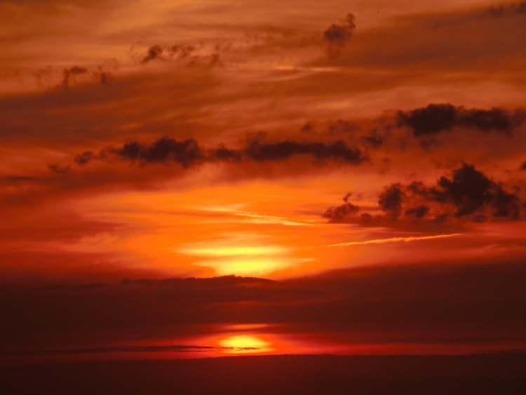 leuchtender Sonnenuntergang (Bitte hier klicken um dieses Bild in seiner vollen Größe zu betrachten)