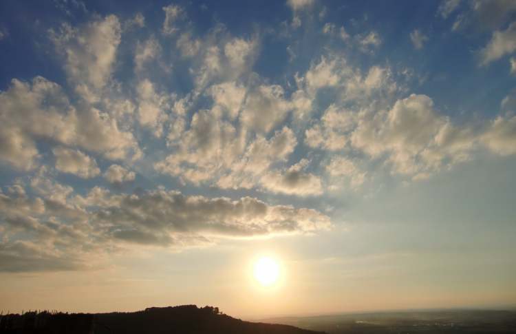 nette Wolken beim Sonnenuntergang (Bitte hier klicken um dieses Bild in seiner vollen Größe zu betrachten)