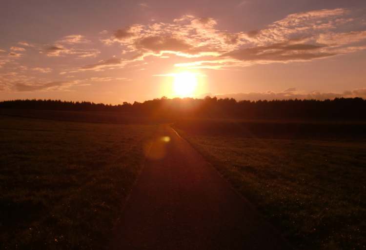 das ist der Weg in den Sonnenuntergang (Bitte hier klicken um dieses Bild in seiner vollen Größe zu betrachten)