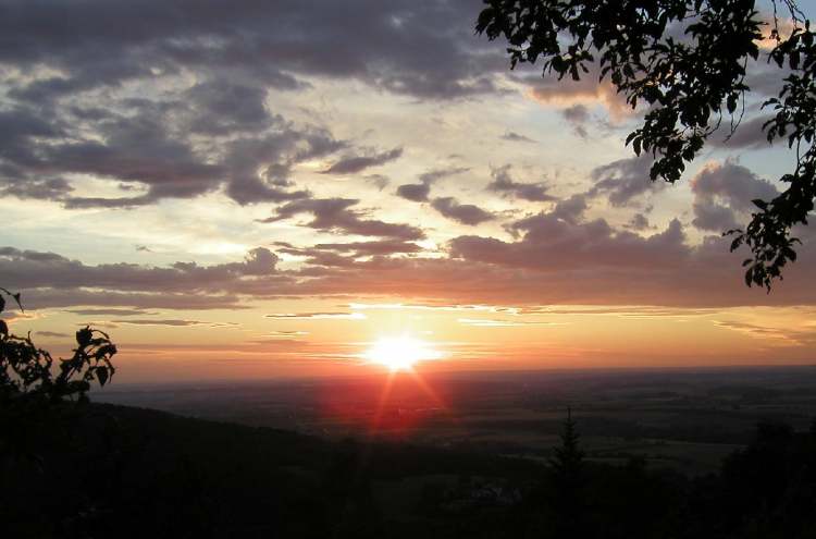 Sonnenuntergang mit Himmel (Bitte hier klicken um dieses Bild in seiner vollen Größe zu betrachten)