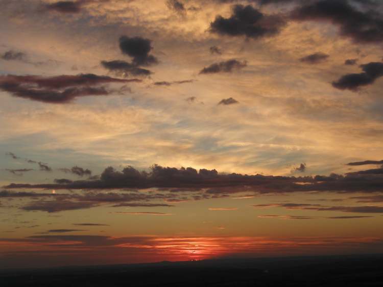 markanter Sonnenuntergangshimmel (Bitte hier klicken um dieses Bild in seiner vollen Größe zu betrachten)