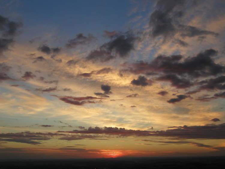wilder Sonnenuntergangshimmel (Bitte hier klicken um dieses Bild in seiner vollen Größe zu betrachten)