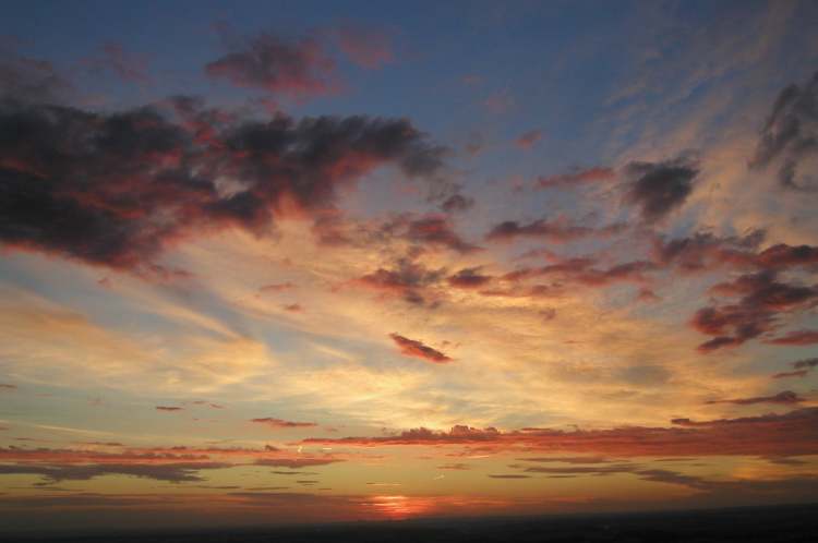 der wilde Sonnenuntergang (Bitte hier klicken um dieses Bild in seiner vollen Größe zu betrachten)