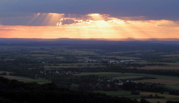 gegen Abend bricht die Sonne durch (Bitte hier klicken um dieses Bild in seiner vollen Größe zu betrachten)