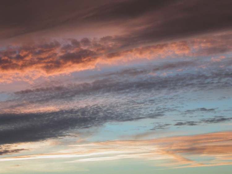 Wolken bei Sonnenuntergang (Bitte hier klicken um dieses Bild in seiner vollen Größe zu betrachten)