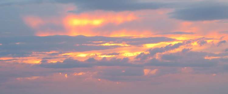 Sonnenuntergangstimmung Wolken (Bitte hier klicken um dieses Bild in seiner vollen Größe zu betrachten)