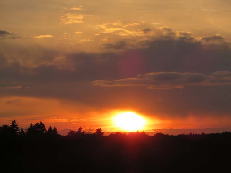 Sunset hinter dem Waldenburg (Bitte hier klicken um dieses Bild in seiner vollen Größe zu betrachten)