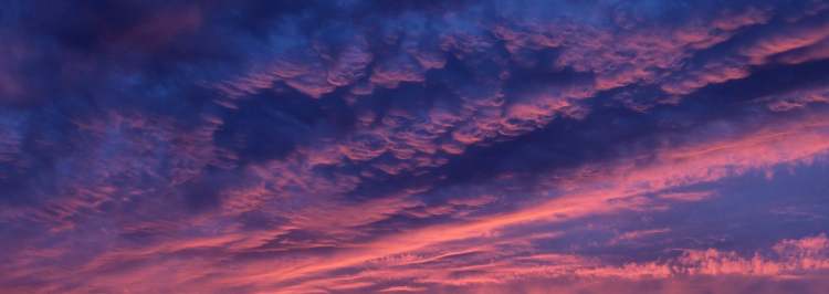 wundersamer abendlicher Himmel (Bitte hier klicken um dieses Bild in seiner vollen Größe zu betrachten)