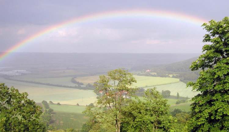 ein großer Regenbogen (Bitte hier klicken um dieses Bild in seiner vollen Größe zu betrachten)