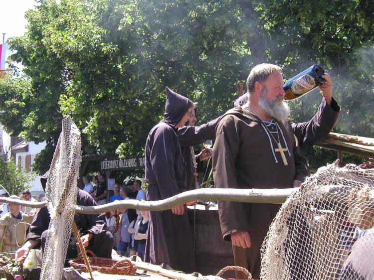 Die Mönche und die Verbreitung des Alkoholismus (Bitte hier klicken um dieses Bild in seiner vollen Größe zu betrachten)