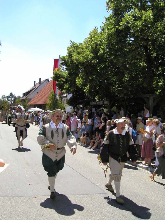 große Männer mit kleinen Hörnern (Bitte hier klicken um dieses Bild in seiner vollen Größe zu betrachten)