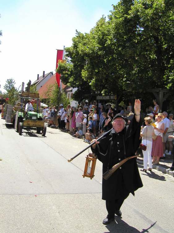 Der Nachtwächter mit Laterne, Horn und Lanze (Bitte hier klicken um dieses Bild in seiner vollen Größe zu betrachten)