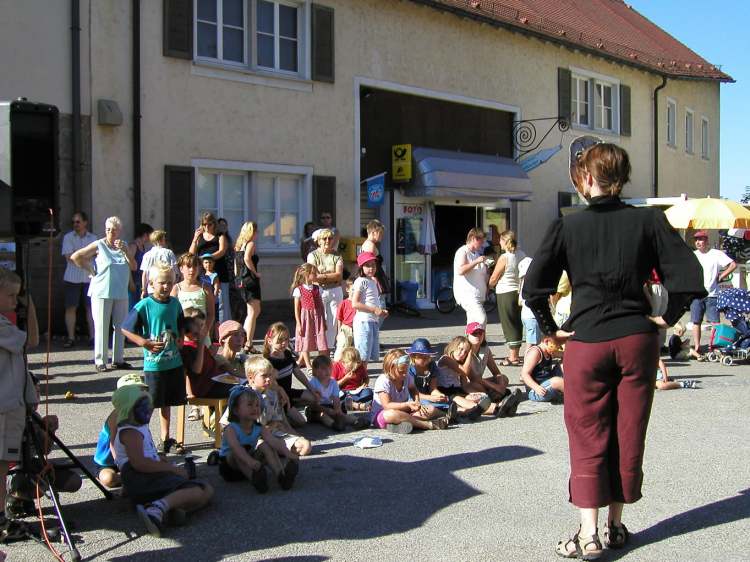 Kreativmeile Waldenburg Vorführung für Kinder (Bitte hier klicken um dieses Bild in seiner vollen Größe zu betrachten)