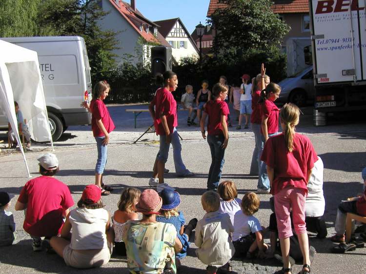 alle nach rechts (Bitte hier klicken um dieses Bild in seiner vollen Größe zu betrachten)