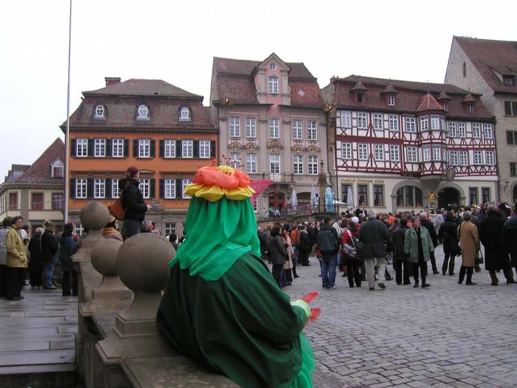 der Haller Marktplatz mit seinen wunderschönen Häusern (Bitte hier klicken um dieses Bild in seiner vollen Größe zu betrachten)