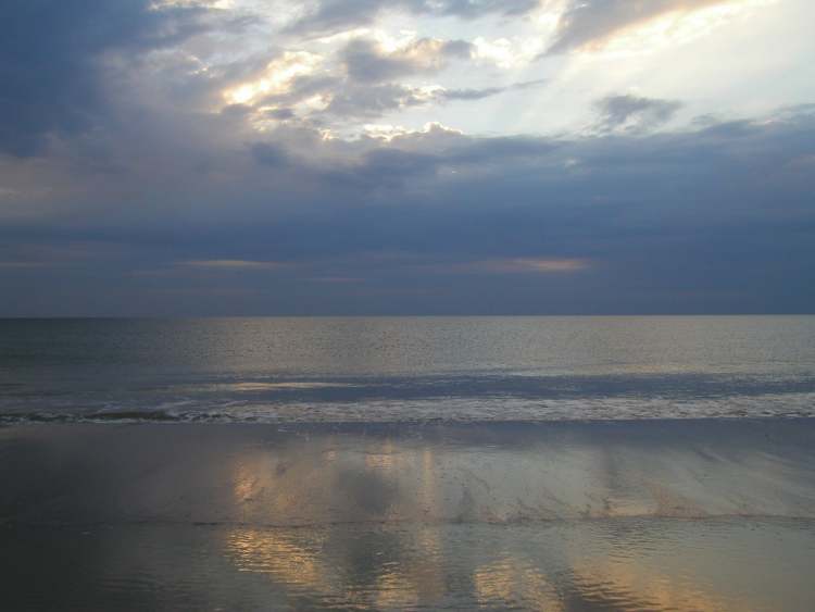 Himmel spiegelt sich im Meer (Bitte hier klicken um dieses Bild in seiner vollen Größe zu betrachten)