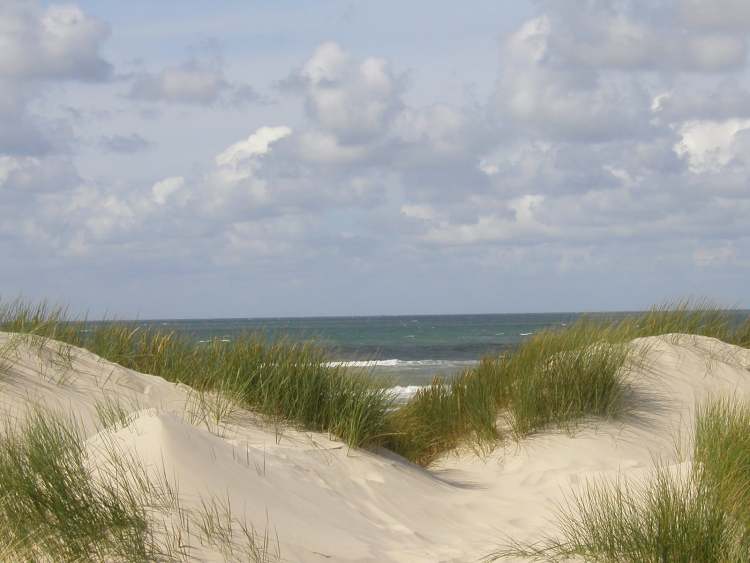 hinter den Dünen (Bitte hier klicken um dieses Bild in seiner vollen Größe zu betrachten)