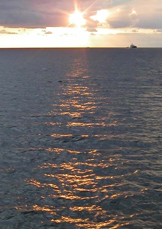 Abendsonnenlicht au dem Meer (Bitte hier klicken um dieses Bild in seiner vollen Größe zu betrachten)