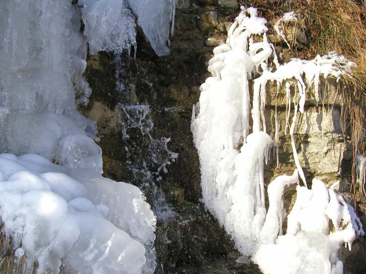 Vereisste Felsen (Bitte hier klicken um dieses Bild in seiner vollen Größe zu betrachten)