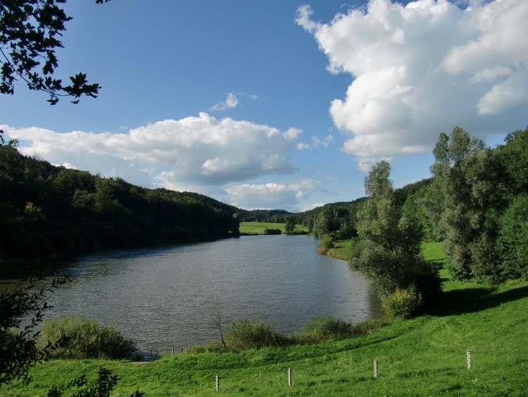 Sommerstimmung am Gnadentaler Stausee (Bitte hier klicken um dieses Bild in seiner vollen Größe zu betrachten)