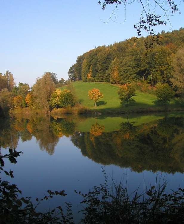 Stausee Gnadental im Herbst (Bitte hier klicken um dieses Bild in seiner vollen Größe zu betrachten)