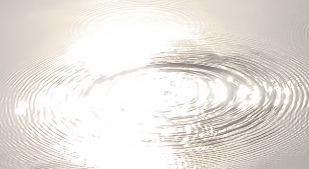 Sonne betrahlt herrliche Kreisformation im Wasser (Bitte hier klicken um dieses Bild in seiner vollen Größe zu betrachten)