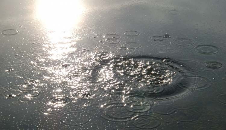 das lebendige Wasser im Angesicht der Sonne (Bitte hier klicken um dieses Bild in seiner vollen Größe zu betrachten)