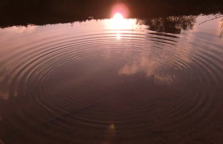 harmonischer Wasserkreis bei Sunset (Bitte hier klicken um dieses Bild in seiner vollen Größe zu betrachten)