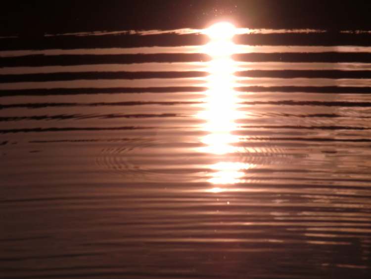 Sunset am Wasser (Bitte hier klicken um dieses Bild in seiner vollen Größe zu betrachten)