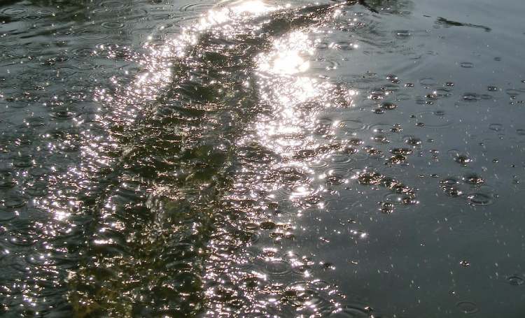 eine unebene Wasserstraße (Bitte hier klicken um dieses Bild in seiner vollen Größe zu betrachten)