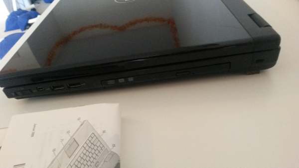 Dell Vostro 1720 Bild01 (Bitte hier klicken um dieses Bild in seiner vollen Gr&ouml;&szlig;e zu betrachten)