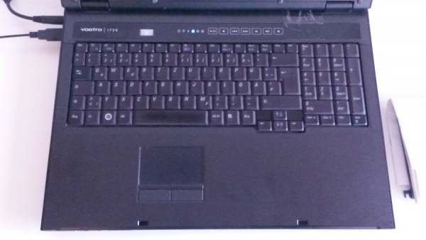 Dell Vostro 1720 Bild16 (Bitte hier klicken um dieses Bild in seiner vollen Gr&ouml;&szlig;e zu betrachten)