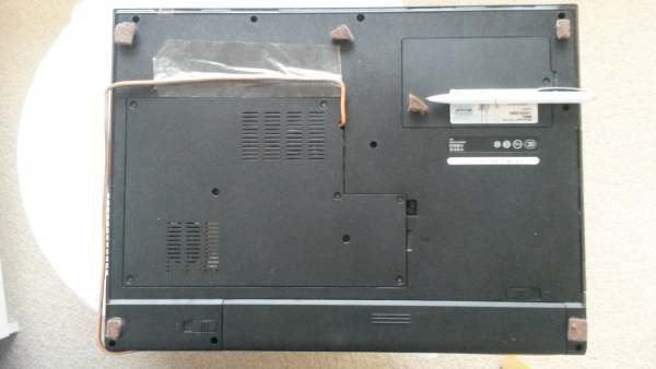 Dell Vostro 1720 Bild22 (Bitte hier klicken um dieses Bild in seiner vollen Gr&ouml;&szlig;e zu betrachten)